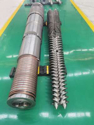 Kekerasan Sekrup HRC 58-62 dan Kekerasan Nitridasi 950-1050HV untuk Sistem Sekrup Tandem Konis